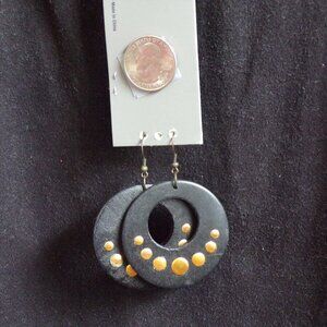 Vintage Earrings - pierced wooden round/black